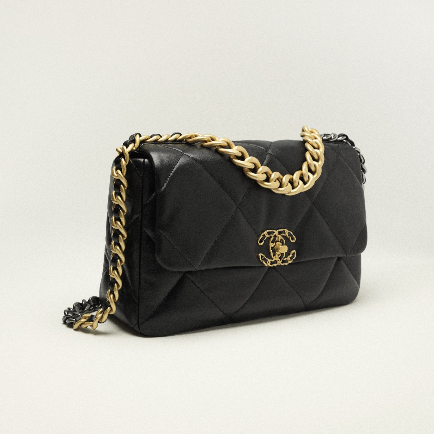 19 LARGE HANDBAG, BLACK