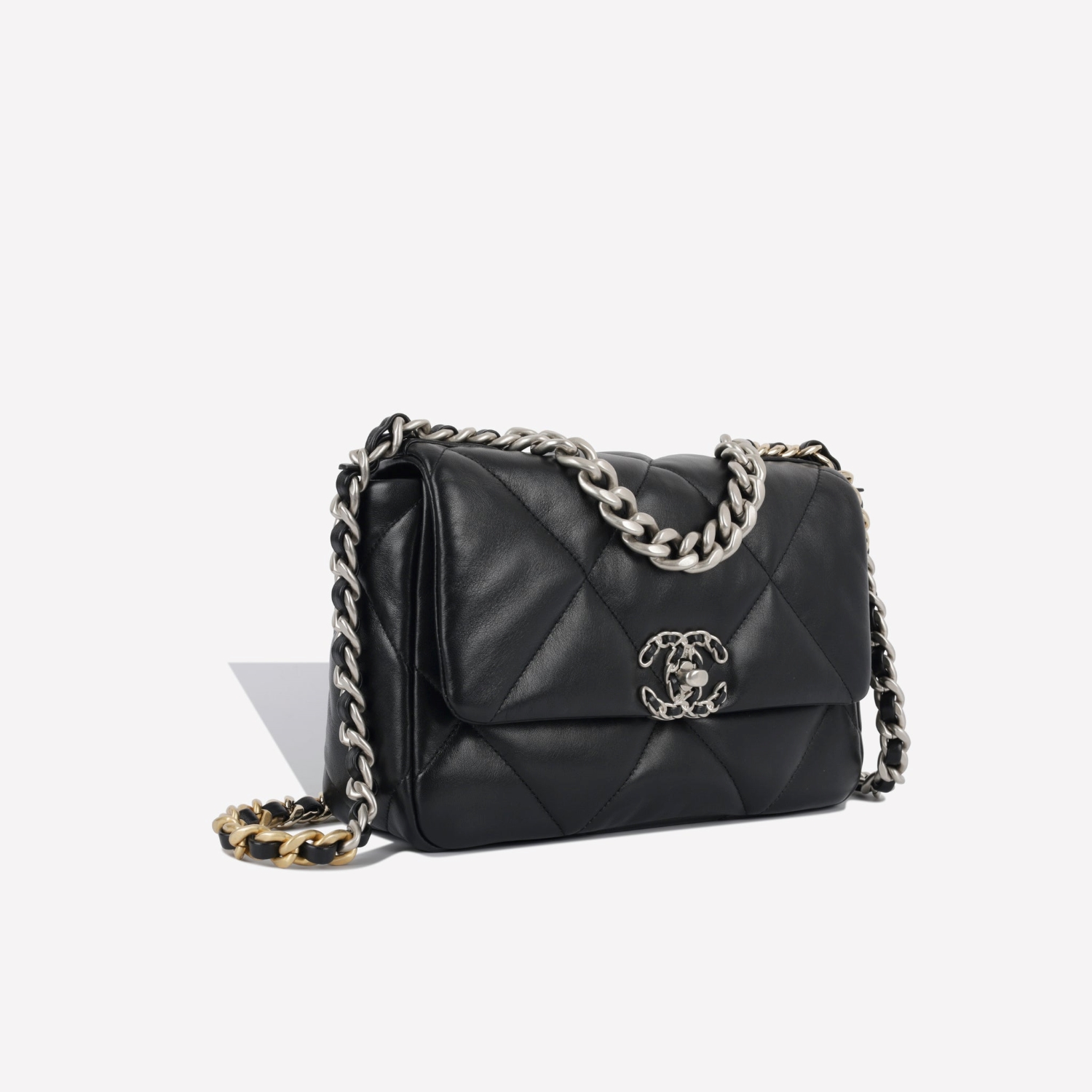 19 HANDBAG, BLACK